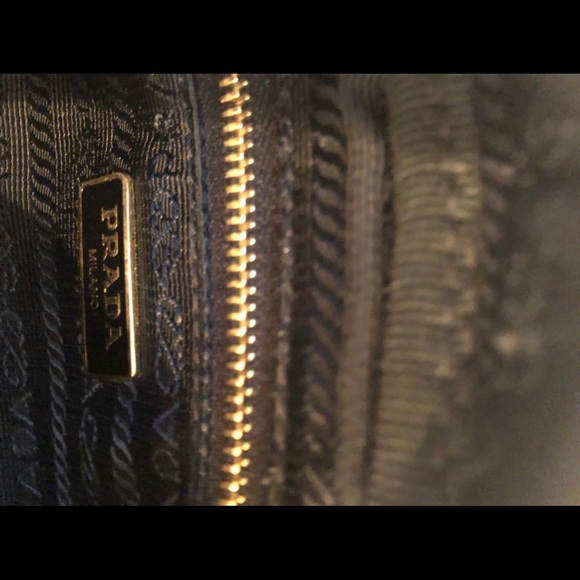 ❌SOLD❌AUTH PRADA NYLON WRISTLET/POUCH - Picture 6 of 8